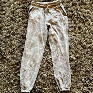 Athleta girls light gray camo joggers size medium